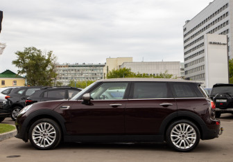 Подержанный автомобиль MINI Clubman Wagon 2017 года (24 фото)