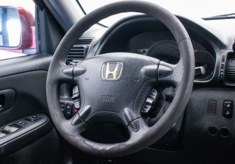 Подержанный автомобиль Honda CR-V 2005 года (15 фото)