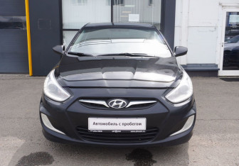 Подержанный автомобиль Hyundai Solaris Sedan 2013 года (2 фото)