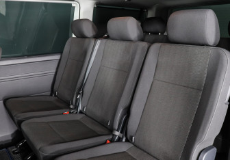 Подержанный автомобиль Volkswagen Caravelle 2019 года (12 фото)