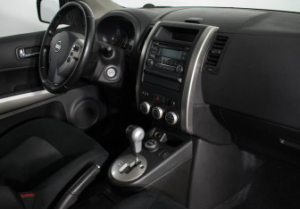 Подержанный автомобиль Nissan X-Trail 2014 года (8 фото)