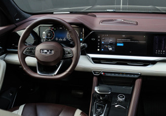 Подержанный автомобиль Geely Monjaro 2023 года (13 фото)