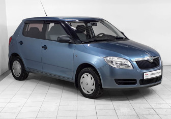 Подержанный автомобиль Skoda Fabia Hatchback 2009 года (3 фото)