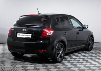 Подержанный автомобиль Kia Ceed Hatchback 2010 года (5 фото)