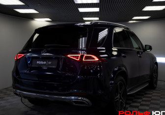 Подержанный автомобиль Mercedes-Benz GLE 2020 года (26 фото)