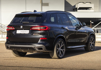 Подержанный автомобиль BMW X5 2019 года (5 фото)