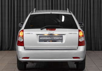 Подержанный автомобиль Chevrolet Lacetti Hatchback 2006 года (5 фото)