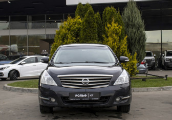 Подержанный автомобиль Nissan Teana 2010 года (2 фото)