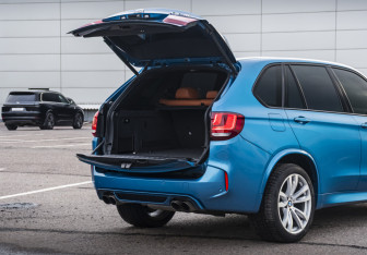 Подержанный автомобиль BMW X5 M 2015 года (23 фото)