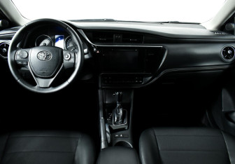 Подержанный автомобиль Toyota Corolla Sedan 2018 года (10 фото)
