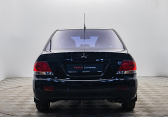 Подержанный автомобиль Mitsubishi Lancer Sedan 2006 года (4 фото)