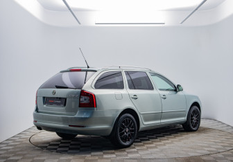 Подержанный автомобиль Skoda Octavia Wagon 2009 года (5 фото)