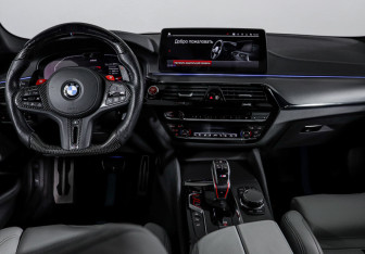 Подержанный автомобиль BMW M5 Sedan 2022 года (12 фото)