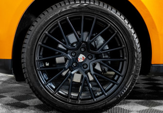 Подержанный автомобиль Porsche Macan 2018 года (20 фото)