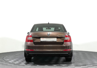 Подержанный автомобиль Skoda Octavia Liftback 2015 года (6 фото)