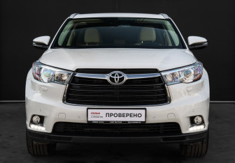 Подержанный автомобиль Toyota Highlander 2014 года (2 фото)