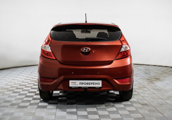 Подержанный автомобиль Hyundai Solaris Hatchback 2011 года (6 фото)