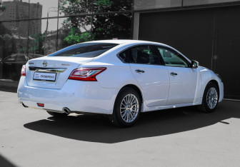 Подержанный автомобиль Nissan Teana 2014 года (4 фото)