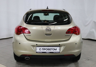 Подержанный автомобиль Opel Astra Hatchback 2011 года (5 фото)