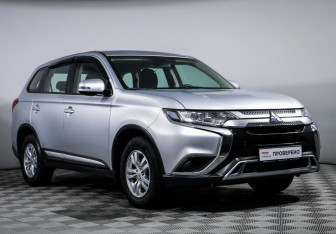 Подержанный автомобиль Mitsubishi Outlander 2019 года (3 фото)
