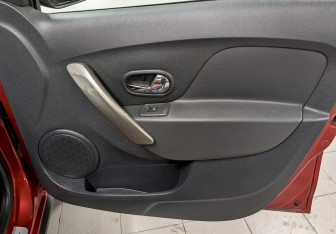 Подержанный автомобиль Renault Logan Sedan 2021 года (17 фото)