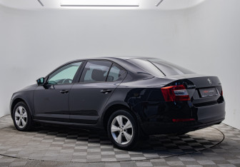 Подержанный автомобиль Skoda Octavia Liftback 2014 года (3 фото)