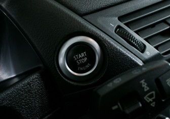 Подержанный автомобиль BMW X1 2012 года (15 фото)