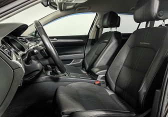 Подержанный автомобиль Volkswagen Passat Wagon 2017 года (14 фото)