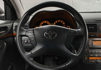 Подержанный автомобиль Toyota Avensis Sedan 2007 года (12 фото)