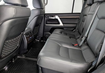 Подержанный автомобиль Toyota Land Cruiser Suv 2021 года (18 фото)