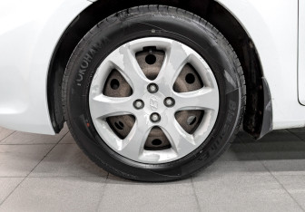 Подержанный автомобиль Hyundai Solaris Sedan 2013 года (18 фото)