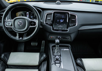 Подержанный автомобиль Volvo XC90 2019 года (12 фото)