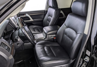 Подержанный автомобиль Toyota Land Cruiser Suv 2018 года (20 фото)