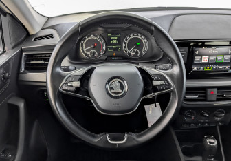 Подержанный автомобиль Skoda Rapid Liftback 2021 года (21 фото)