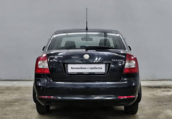 Подержанный автомобиль Skoda Octavia Liftback 2010 года (6 фото)