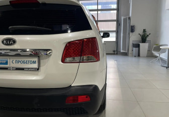 Подержанный автомобиль Kia Sorento 2012 года (8 фото)