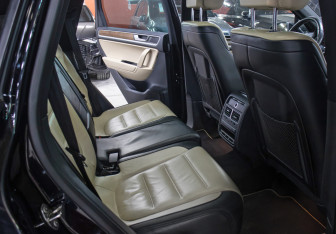 Подержанный автомобиль Volkswagen Touareg 2014 года (10 фото)