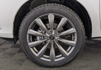 Подержанный автомобиль Infiniti QX60 2018 года (12 фото)