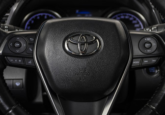 Подержанный автомобиль Toyota Camry Sedan 2021 года (11 фото)