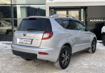 Подержанный автомобиль Geely Emgrand X7 2015 года (5 фото)