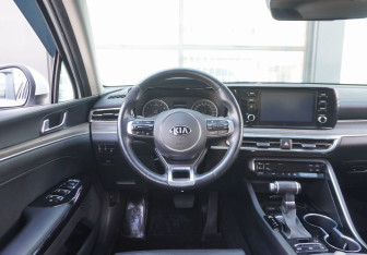 Подержанный автомобиль Kia K5 2020 года (13 фото)