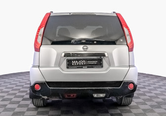 Подержанный автомобиль Nissan X-Trail 2013 года (6 фото)