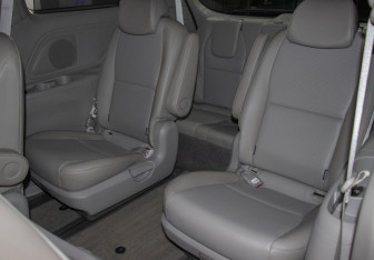 Подержанный автомобиль Kia Carnival 2018 года (12 фото)