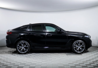 Подержанный автомобиль BMW X6 2023 года (4 фото)