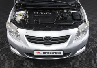 Подержанный автомобиль Toyota Corolla Sedan 2007 года (9 фото)