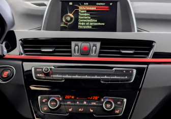 Подержанный автомобиль BMW X1 2017 года (15 фото)