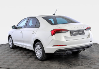 Подержанный автомобиль Skoda Rapid Liftback 2022 года (7 фото)