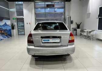 Подержанный автомобиль Hyundai Accent Hatchback 2005 года (5 фото)