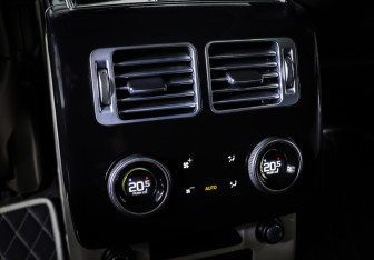 Подержанный автомобиль Land Rover Range Rover 2018 года (19 фото)