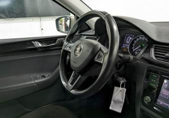 Подержанный автомобиль Skoda Rapid Liftback 2018 года (20 фото)